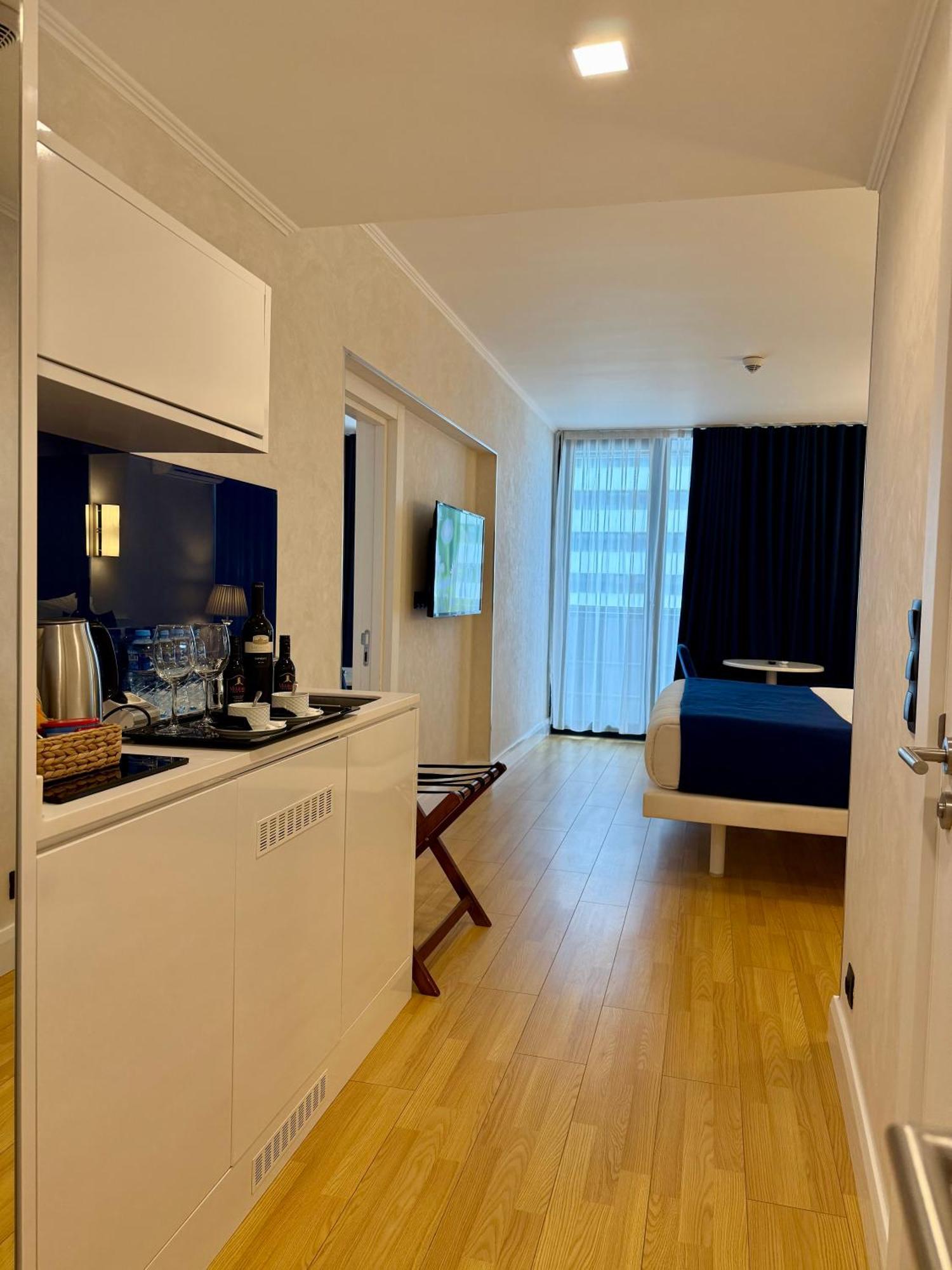Seaside Vip Hotel Батуми Экстерьер фото