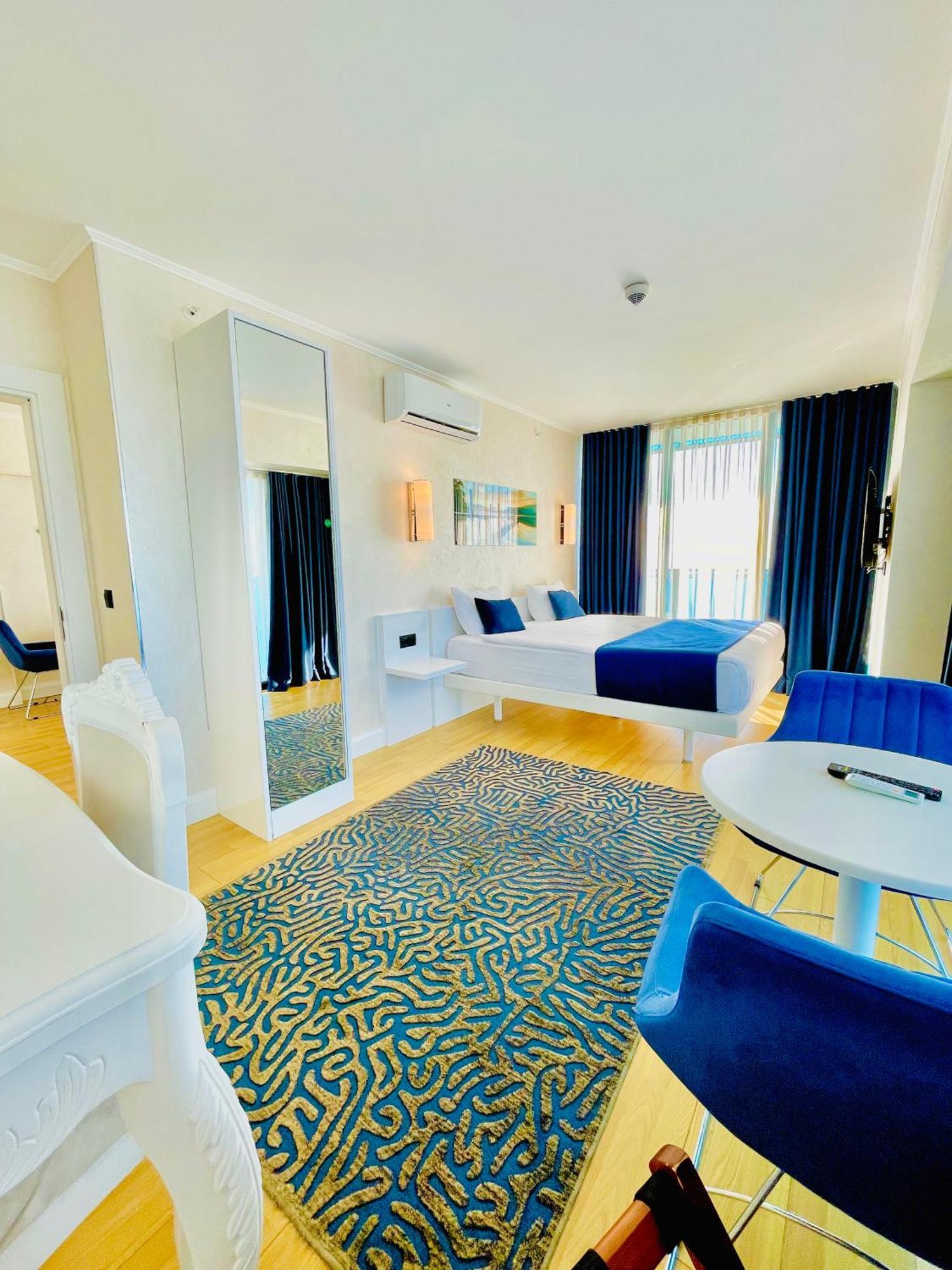 Seaside Vip Hotel Батуми Экстерьер фото